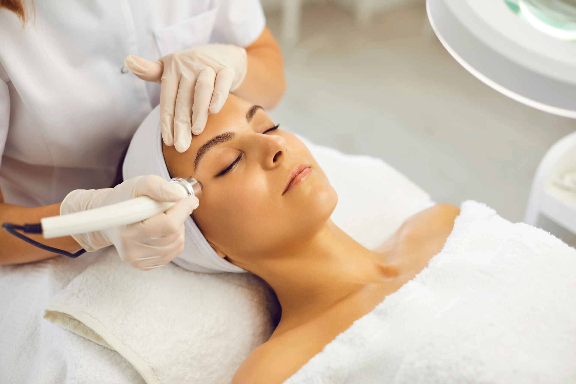 Merry – leg. specialist sjuksköterska på Mehraneh Beauty i Malmö